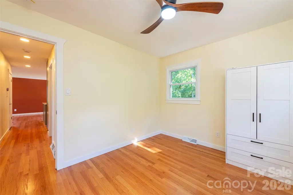 32 Harnett Street Asheville NC 28806