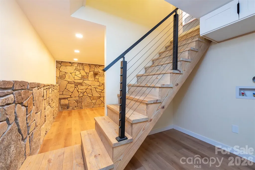 32 Harnett Street Asheville NC 28806