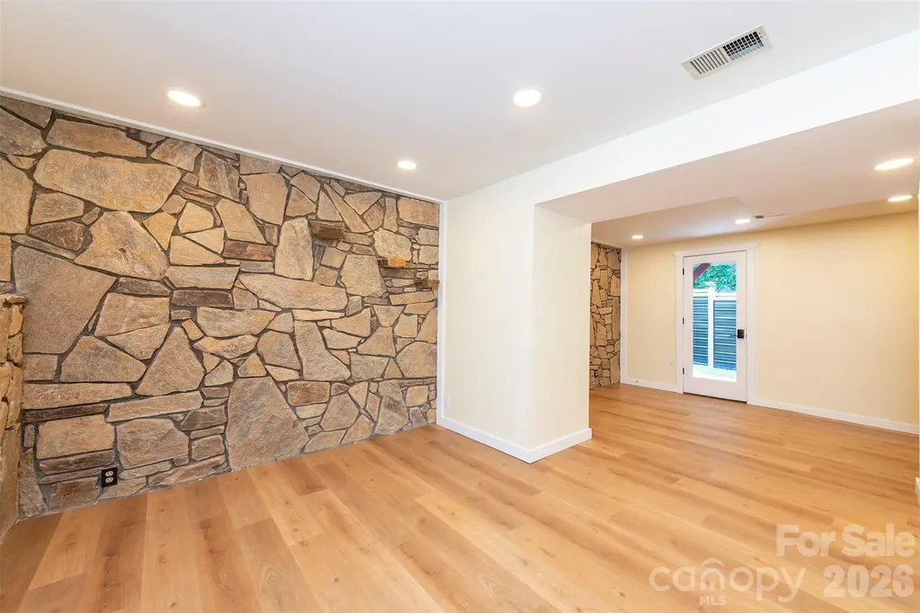 32 Harnett Street Asheville NC 28806
