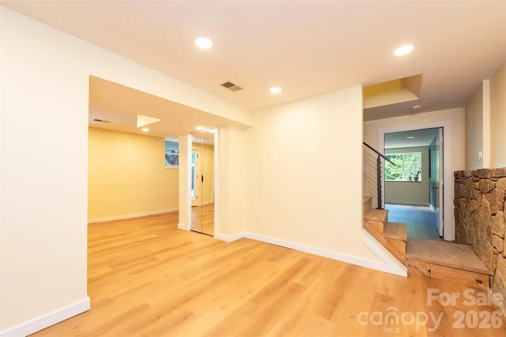 32 Harnett Street Asheville NC 28806