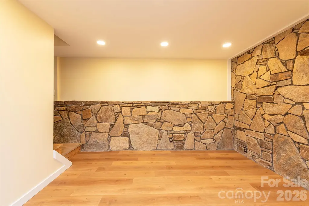 32 Harnett Street Asheville NC 28806
