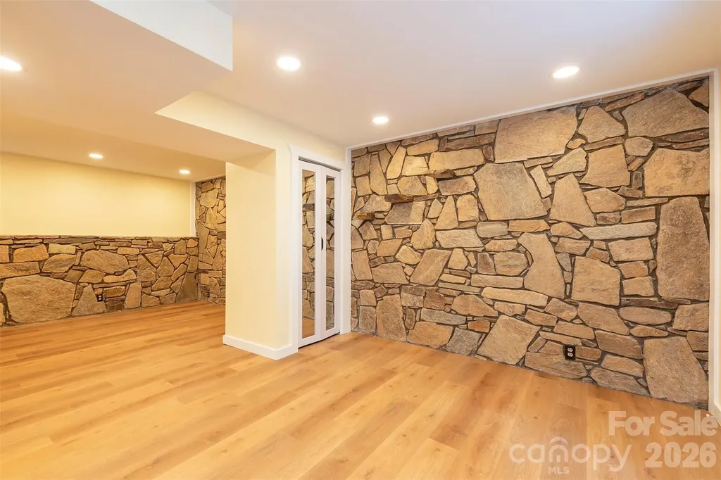 32 Harnett Street Asheville NC 28806