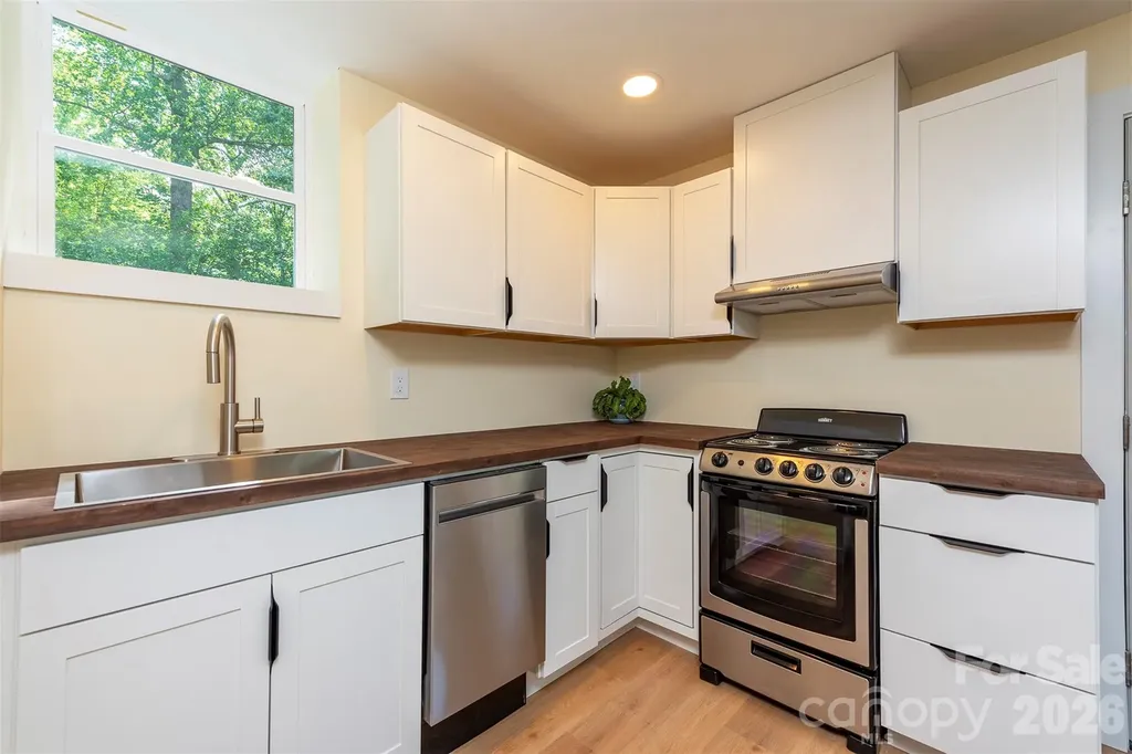 32 Harnett Street Asheville NC 28806