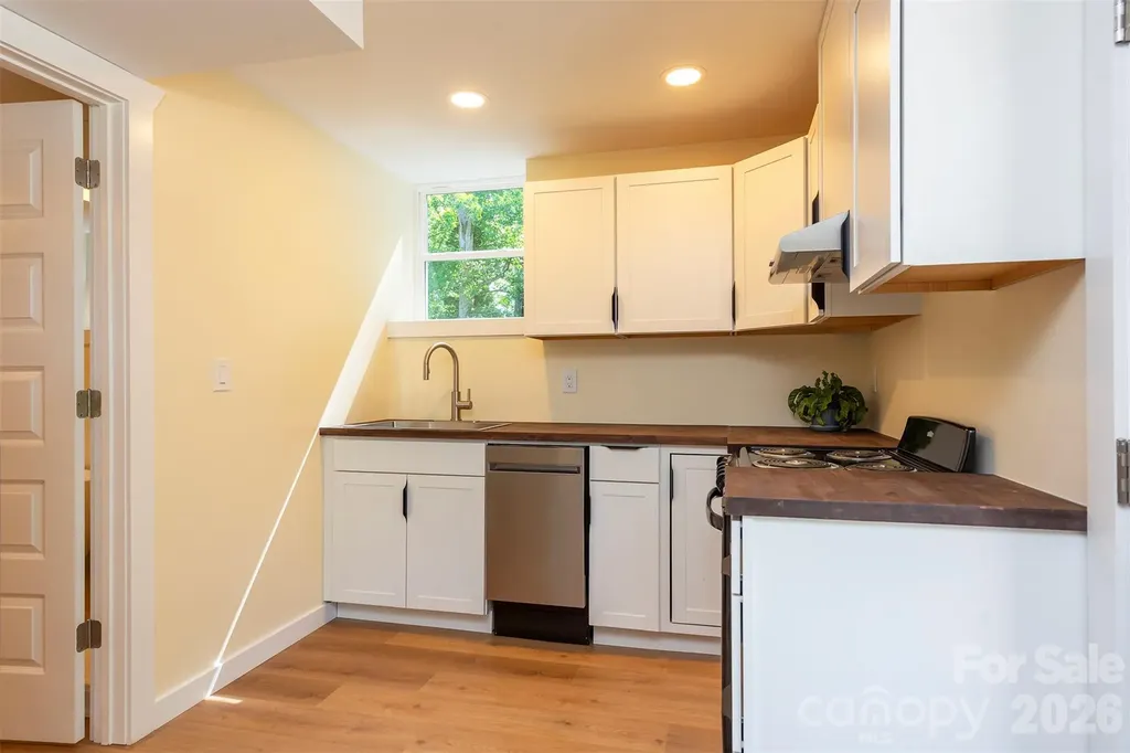 32 Harnett Street Asheville NC 28806
