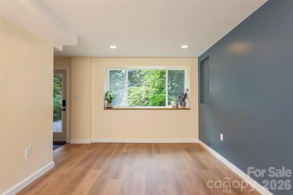 32 Harnett Street Asheville NC 28806