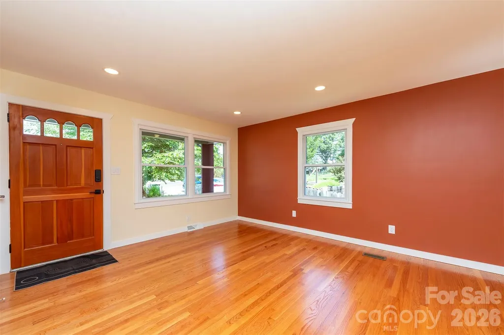 32 Harnett Street Asheville NC 28806