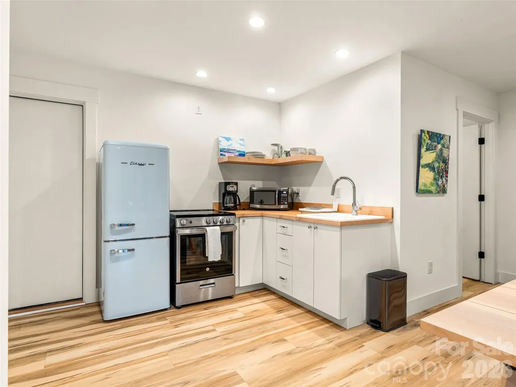 60 Mardell Circle Asheville NC 28806