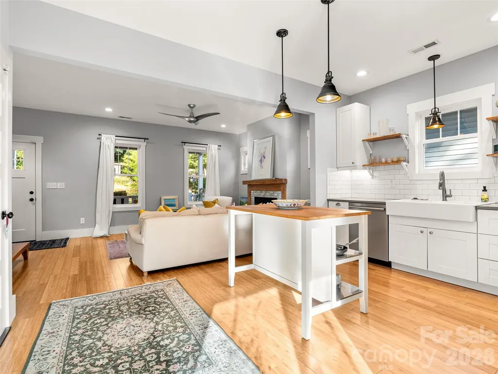 60 Mardell Circle Asheville NC 28806