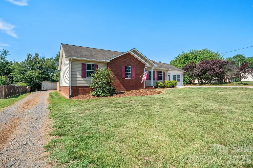 114 Glenwood Valley Drive Harmony NC 28634