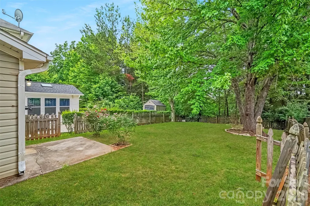 6010 Raisin Tree Lane Charlotte NC 28215