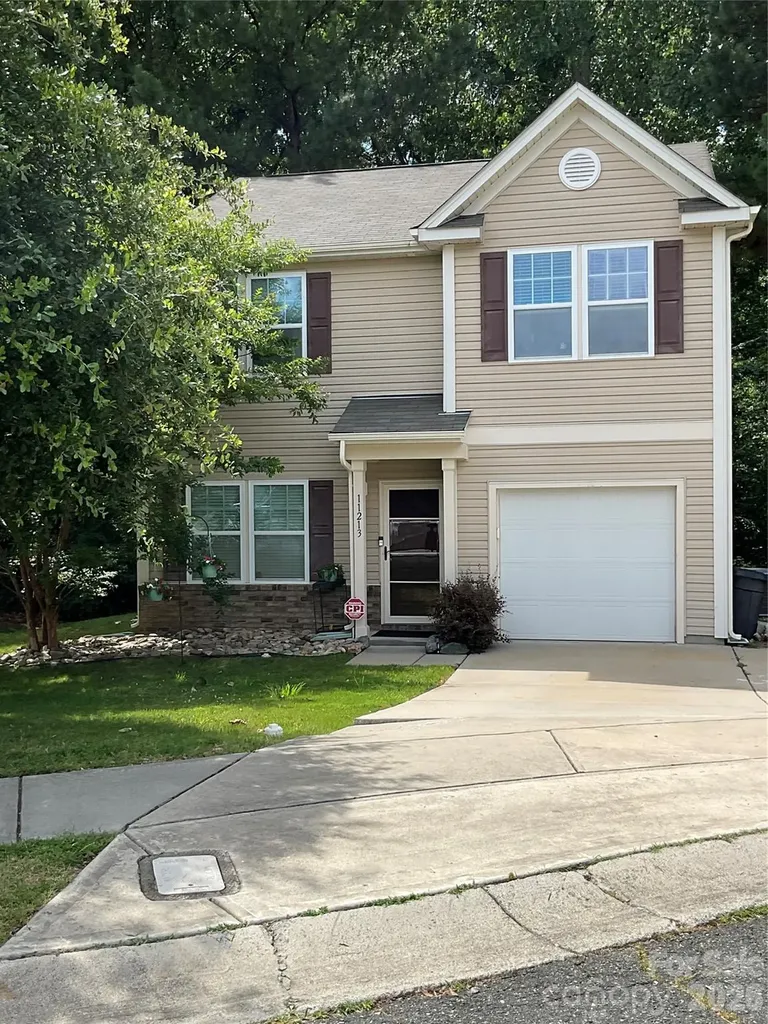 11213 Deer Stand Court Charlotte NC 28214
