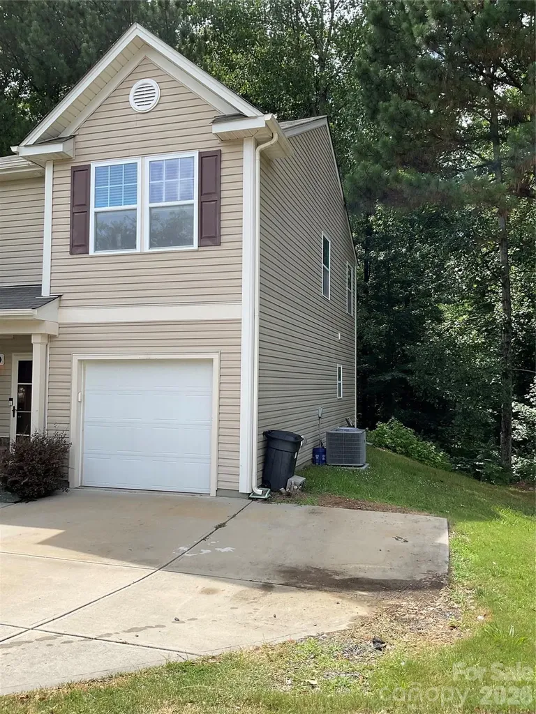 11213 Deer Stand Court Charlotte NC 28214