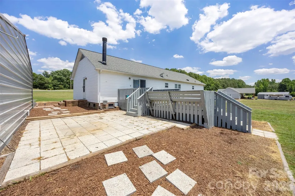 40047 Old Salisbury Road New London NC 28127