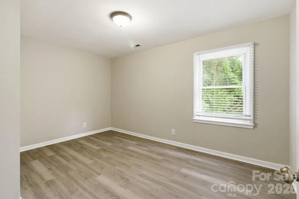 2725 Thornton Road Charlotte NC 28208