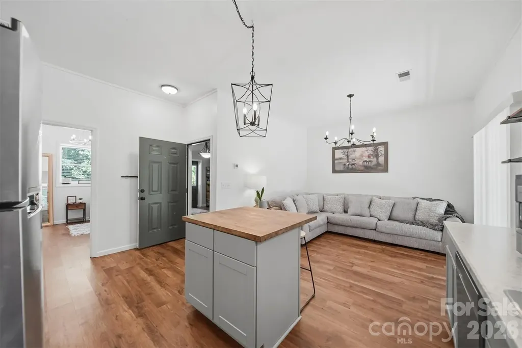 1857 Creekside Place Lenoir NC 28645