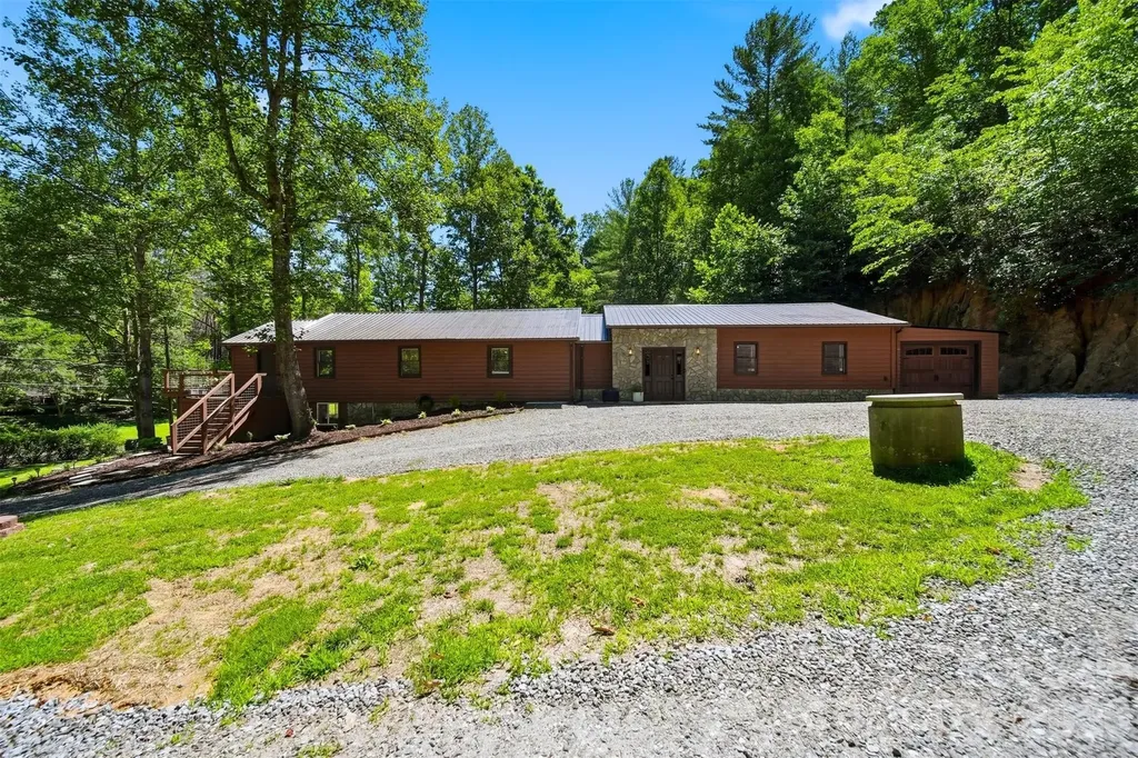 1857 Creekside Place Lenoir NC 28645