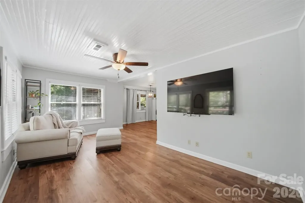 1857 Creekside Place Lenoir NC 28645