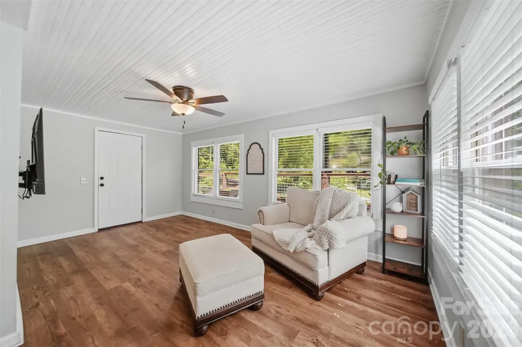 1857 Creekside Place Lenoir NC 28645