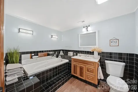 1857 Creekside Place Lenoir NC 28645