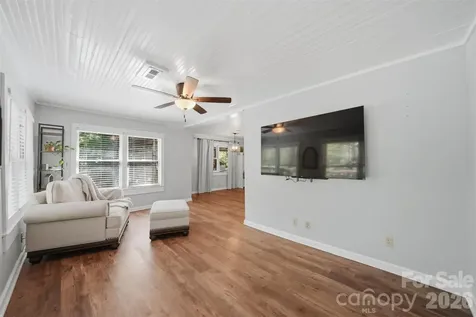 1857 Creekside Place Lenoir NC 28645