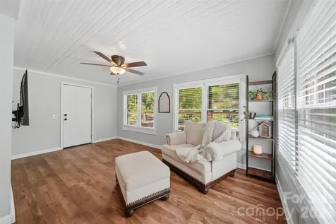 1857 Creekside Place Lenoir NC 28645