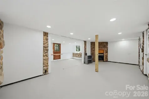 1857 Creekside Place Lenoir NC 28645