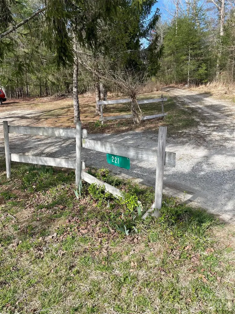 221 Old Sunset Hill Road Hendersonville NC 28792