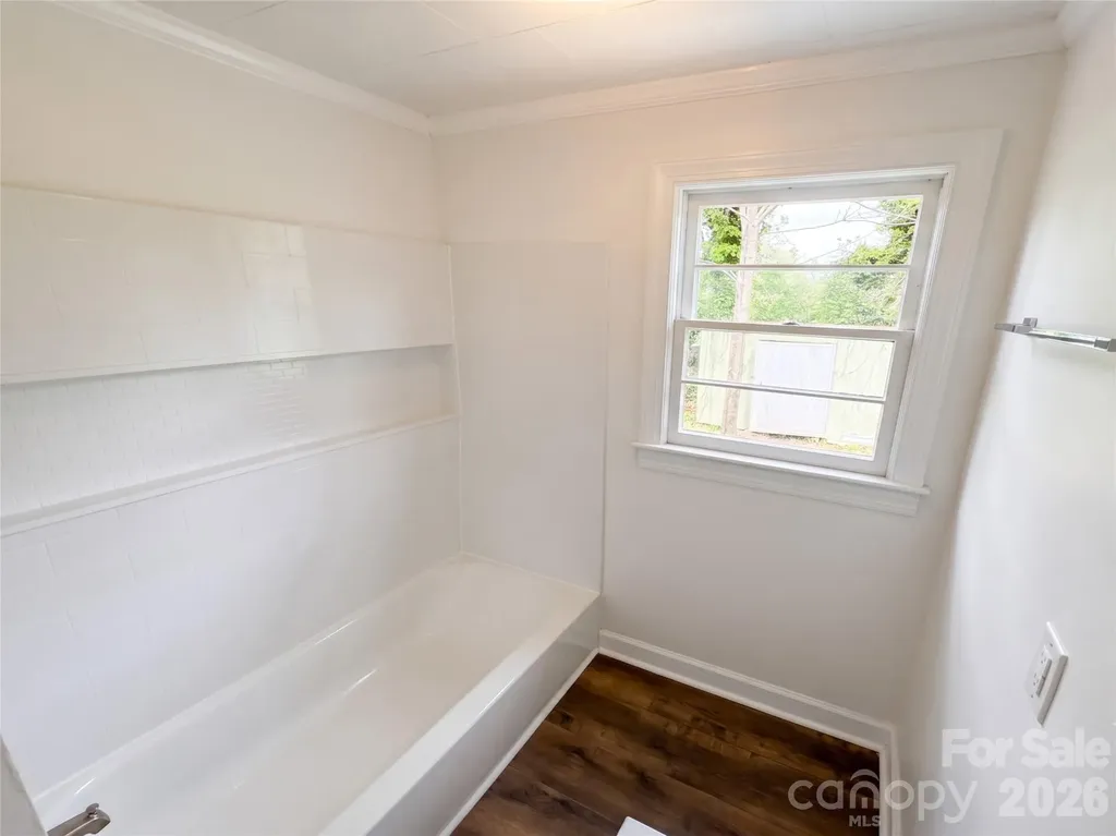 142 S Ervin Avenue Newton NC 28658