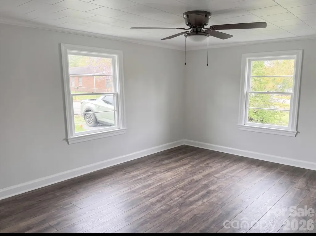142 S Ervin Avenue Newton NC 28658