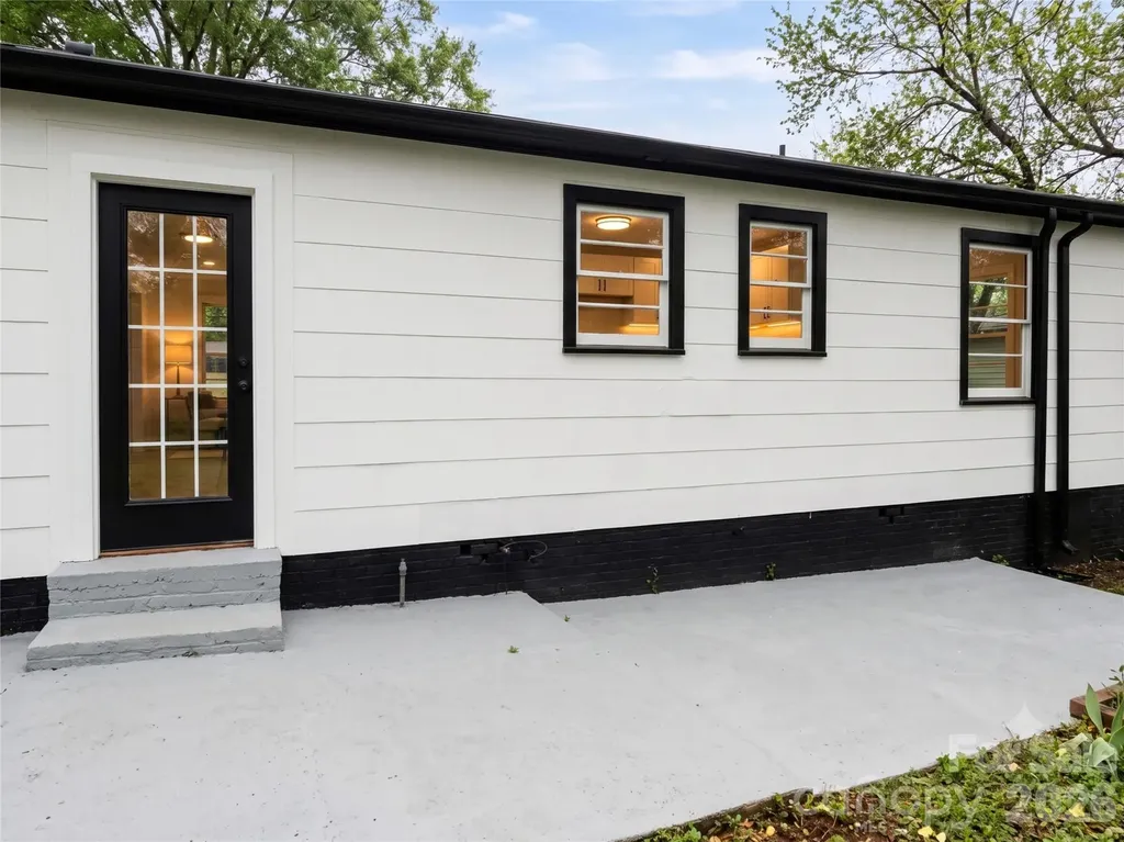 142 S Ervin Avenue Newton NC 28658
