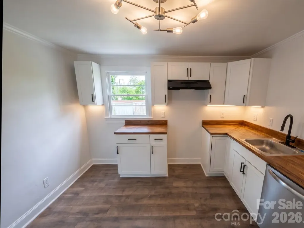 142 S Ervin Avenue Newton NC 28658