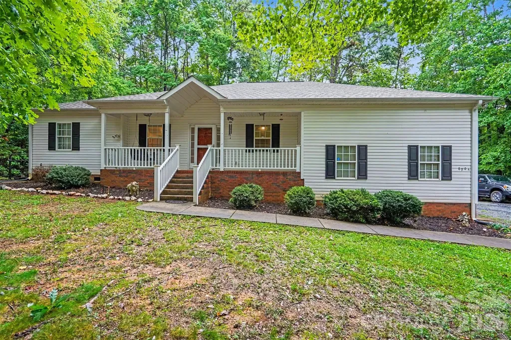 8904 Gosnell Drive Charlotte NC 28227