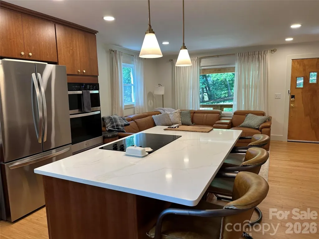 10 Oakwood Drive Weaverville NC 28787