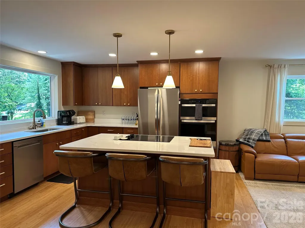 10 Oakwood Drive Weaverville NC 28787