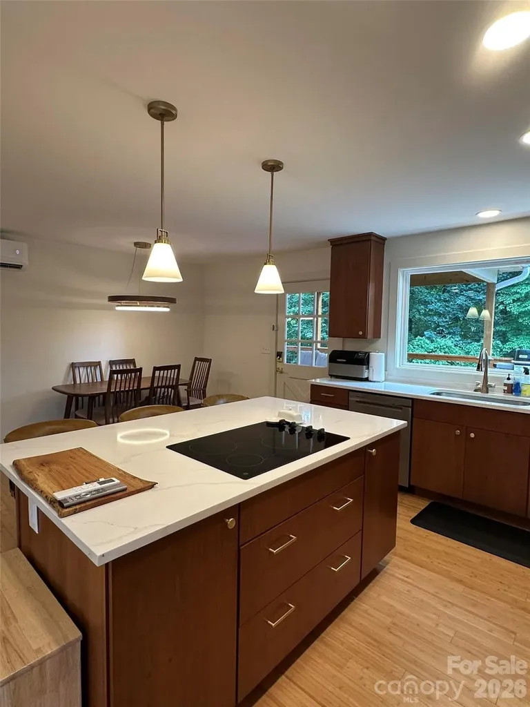 10 Oakwood Drive Weaverville NC 28787