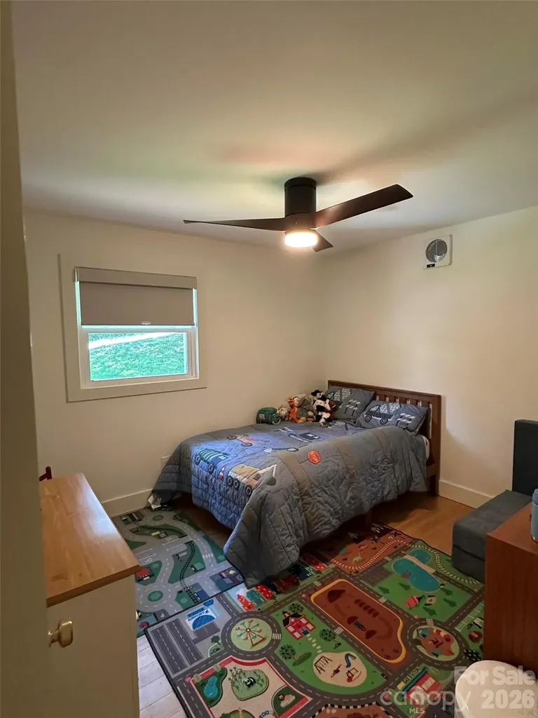 10 Oakwood Drive Weaverville NC 28787