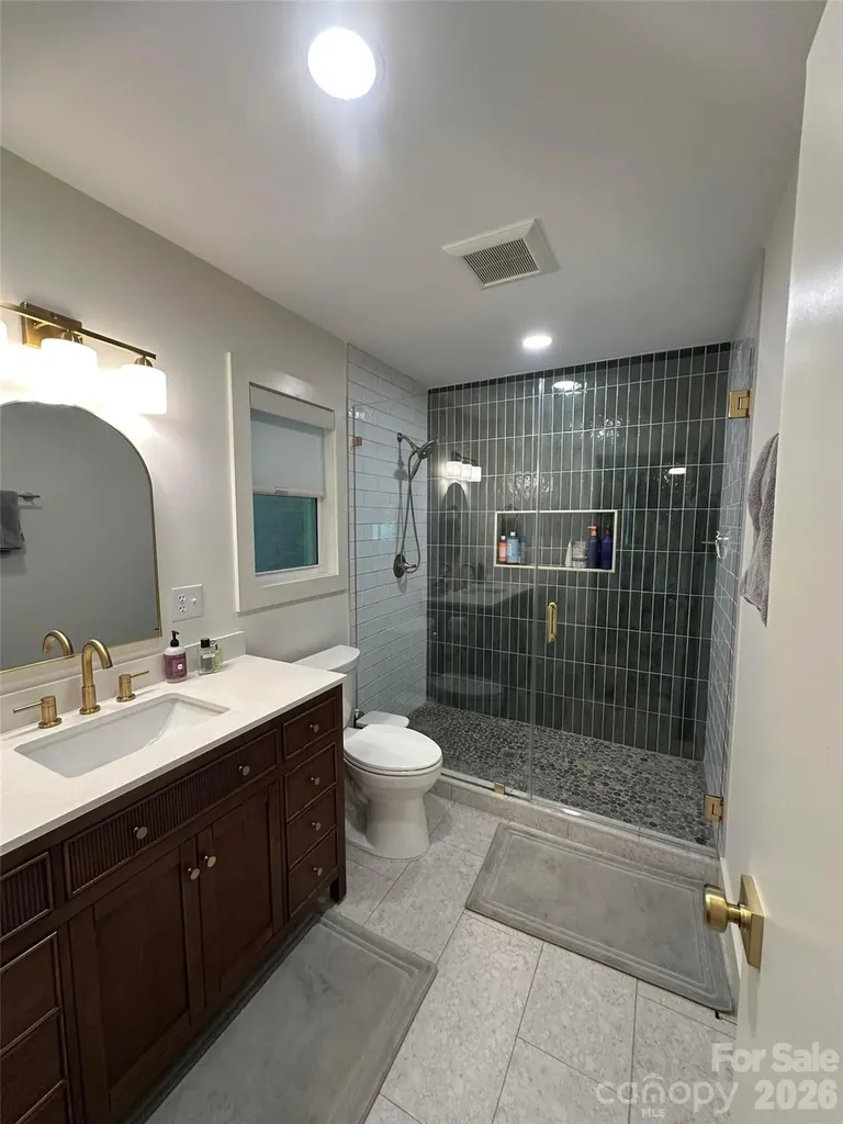 10 Oakwood Drive Weaverville NC 28787
