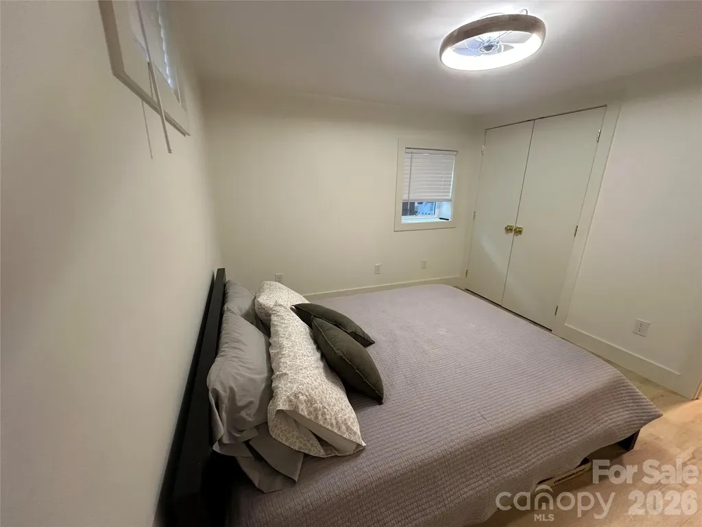 10 Oakwood Drive Weaverville NC 28787