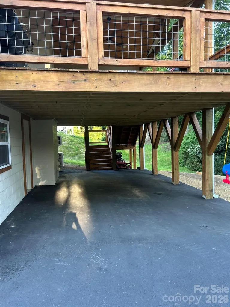 10 Oakwood Drive Weaverville NC 28787