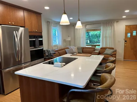 10 Oakwood Drive Weaverville NC 28787