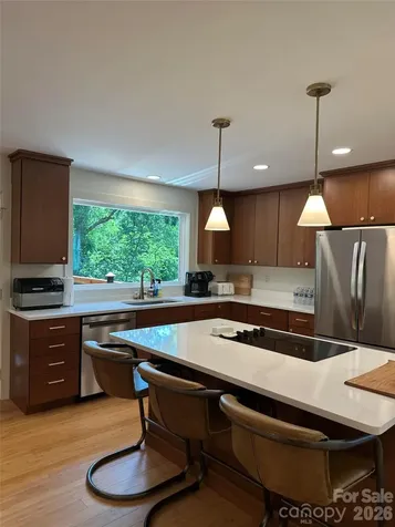 10 Oakwood Drive Weaverville NC 28787