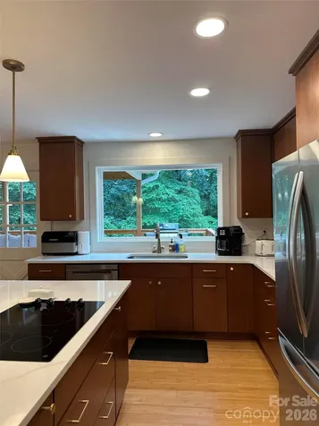 10 Oakwood Drive Weaverville NC 28787