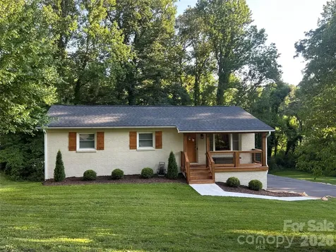 10 Oakwood Drive Weaverville NC 28787