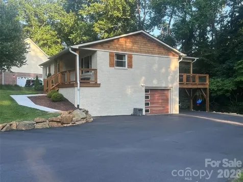 10 Oakwood Drive Weaverville NC 28787