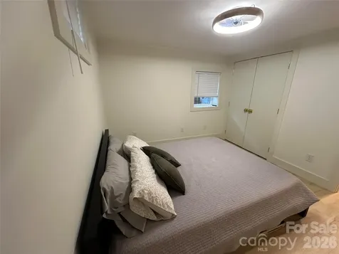 10 Oakwood Drive Weaverville NC 28787