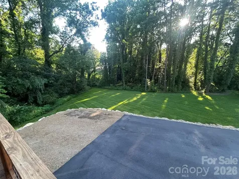 10 Oakwood Drive Weaverville NC 28787