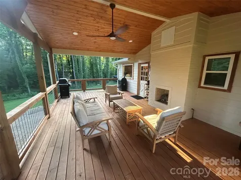 10 Oakwood Drive Weaverville NC 28787