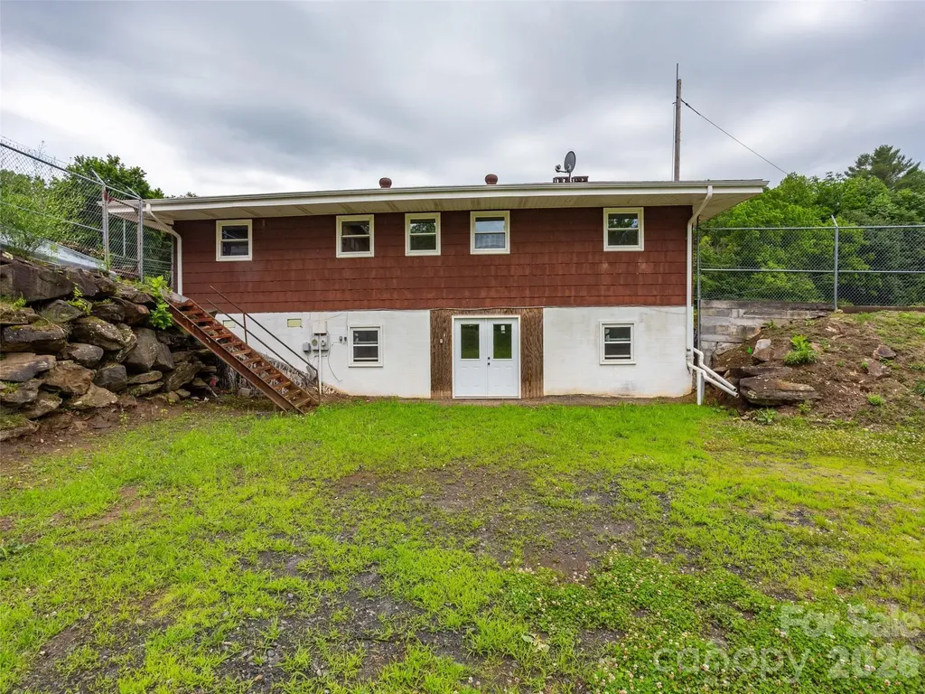 381-395 Crimson Laurel Way Bakersville NC 28705