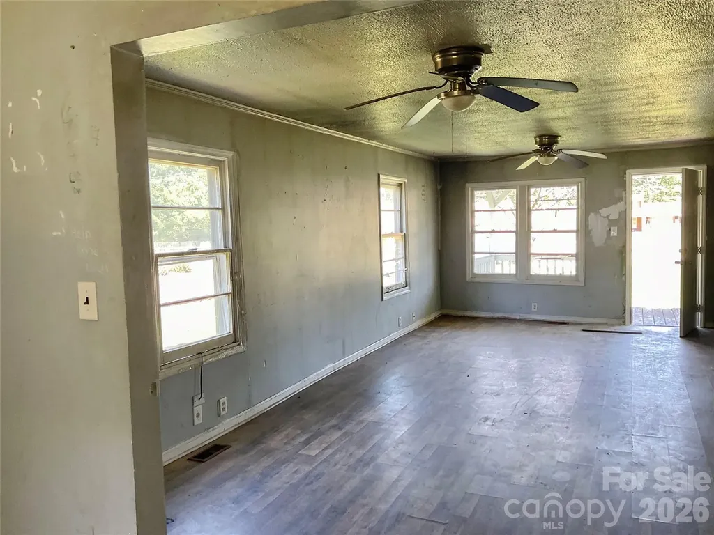 1024 Catawba Street Lincolnton NC 28092