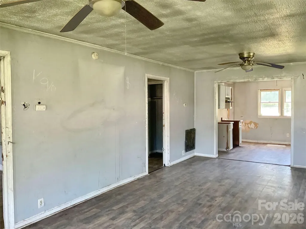 1024 Catawba Street Lincolnton NC 28092